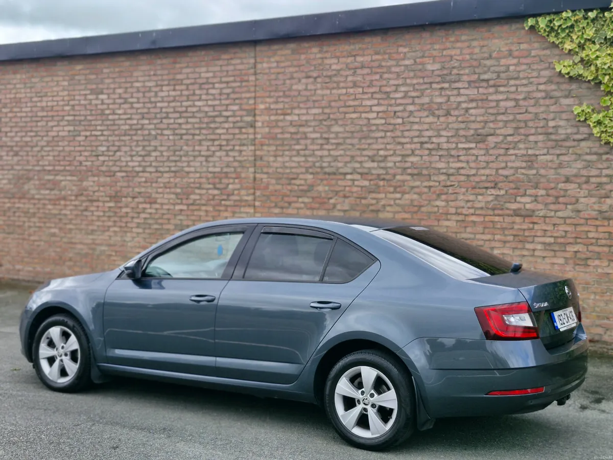 Skoda Octavia AMBITION 1.6 TDI FINANCE AVAILABLE - Image 2