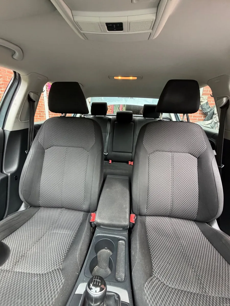 Volkswagen Passat 2013 - Image 2