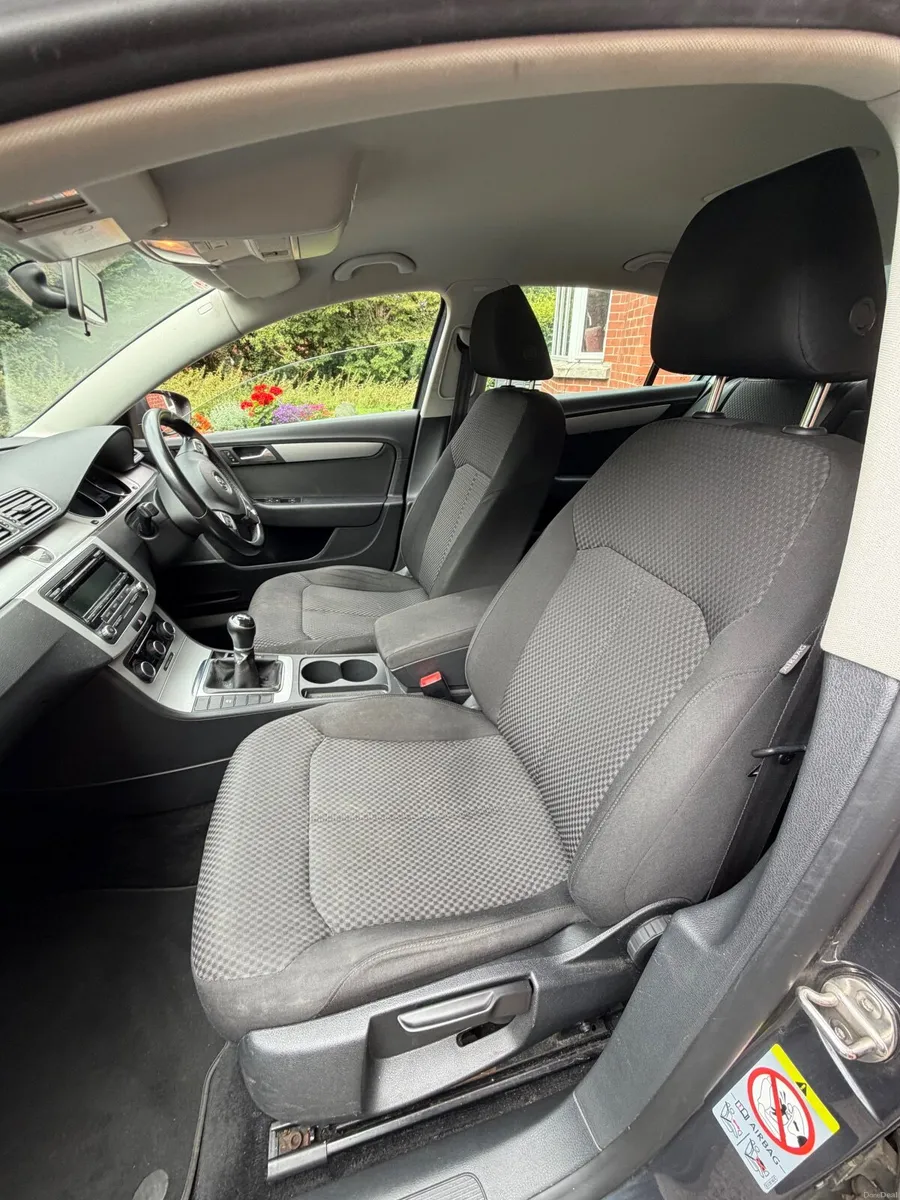 Volkswagen Passat 2013 - Image 3