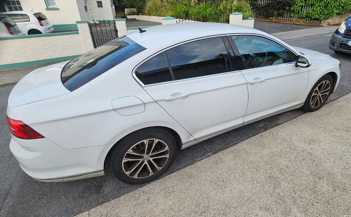 Volkswagen Passat 2019 - Image 3
