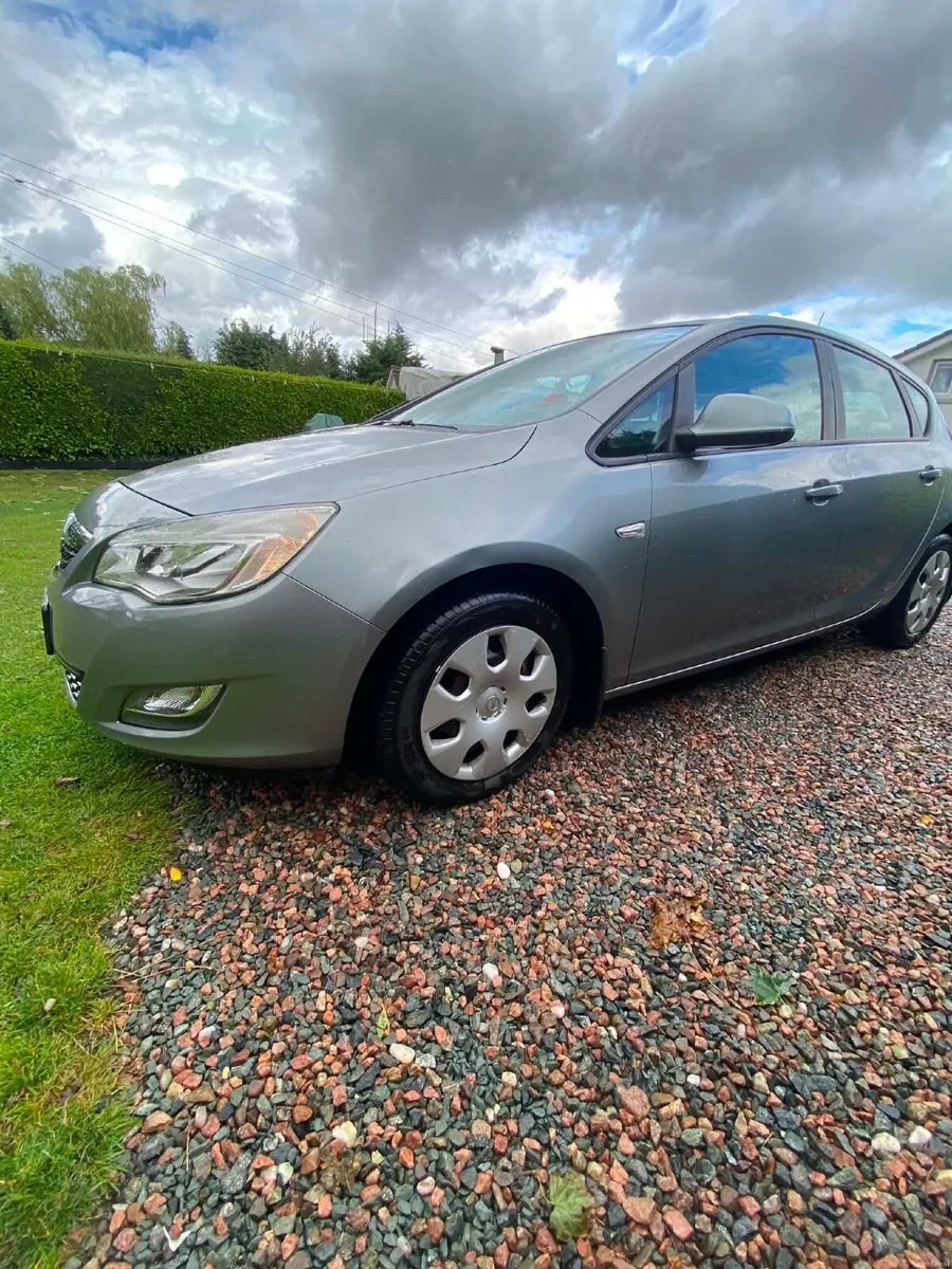 Opel Astra 2011 - Image 6