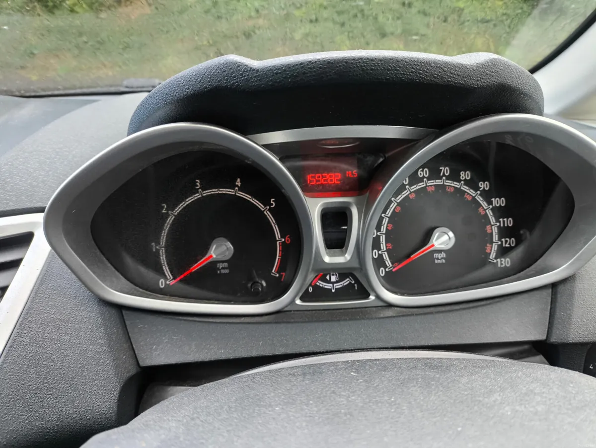 Ford Fiesta 2012 - Image 2