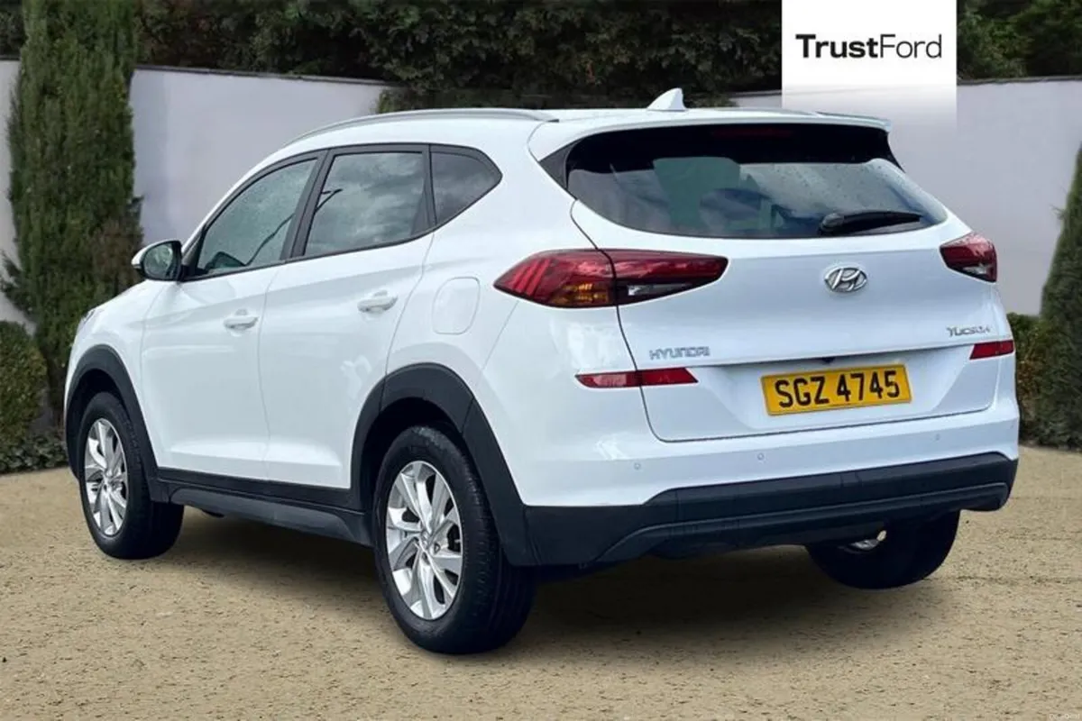 Hyundai Tucson 1.6 GDi SE Nav 5dr 2WD - REVERSING - Image 2