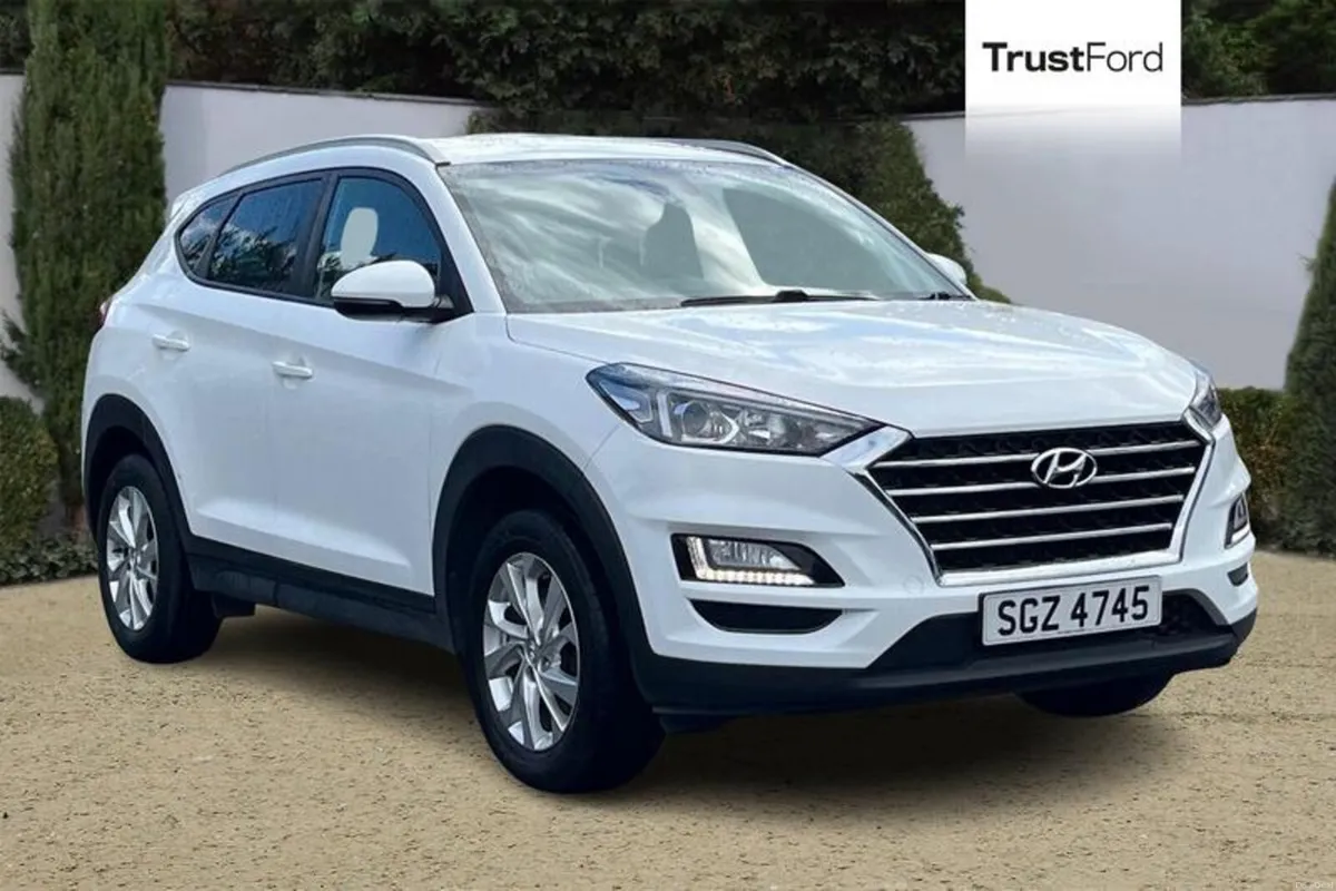 Hyundai Tucson 1.6 GDi SE Nav 5dr 2WD - REVERSING - Image 1