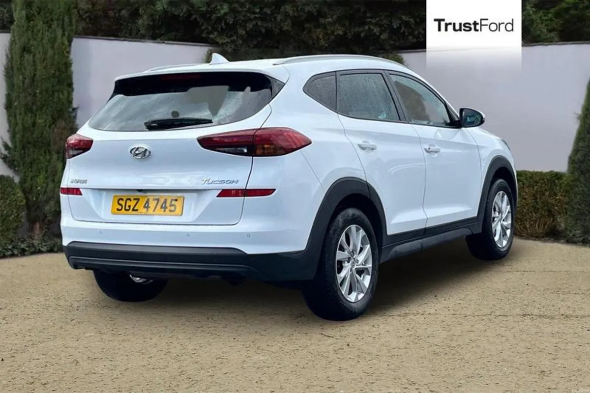 Hyundai Tucson 1.6 GDi SE Nav 5dr 2WD - REVERSING - Image 4