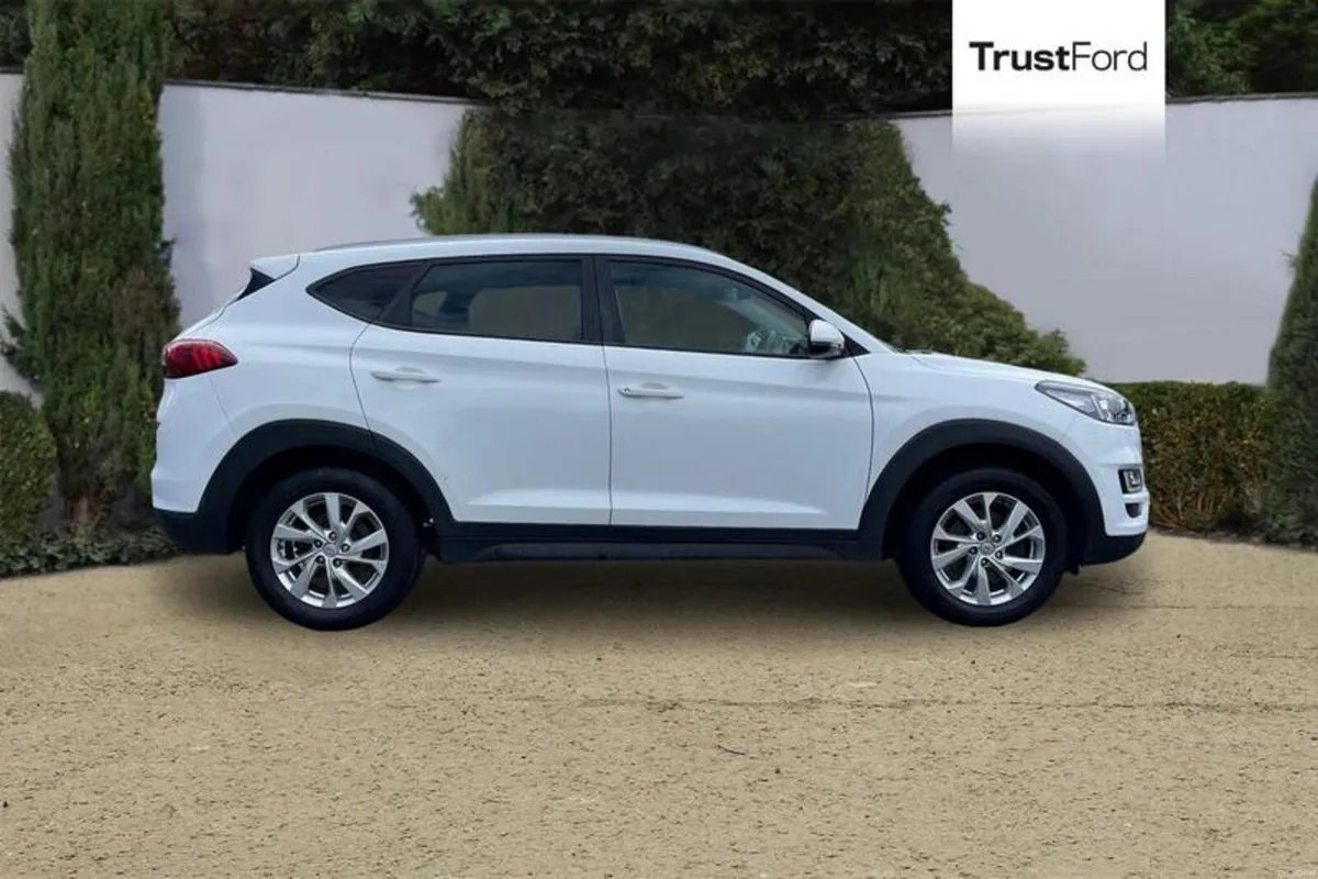 Hyundai Tucson 1.6 GDi SE Nav 5dr 2WD - REVERSING - Image 3