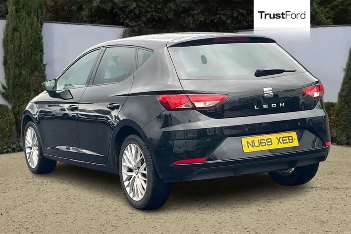 SEAT Leon 1.6 TDI SE Dynamic [EZ] 5dr - FRONT AND - Image 2