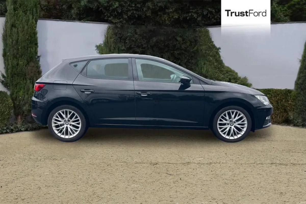 SEAT Leon 1.6 TDI SE Dynamic [EZ] 5dr - FRONT AND - Image 3
