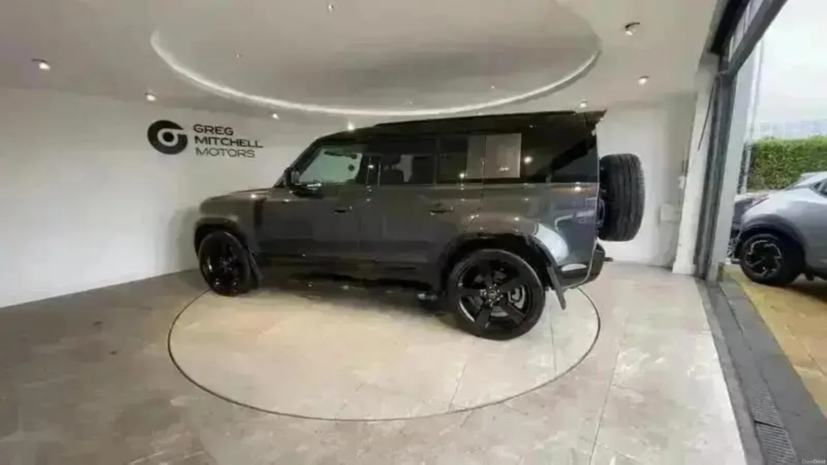 Land Rover Defender 3.0 D250 X-Dynamic HSE 110 5dr - Image 2