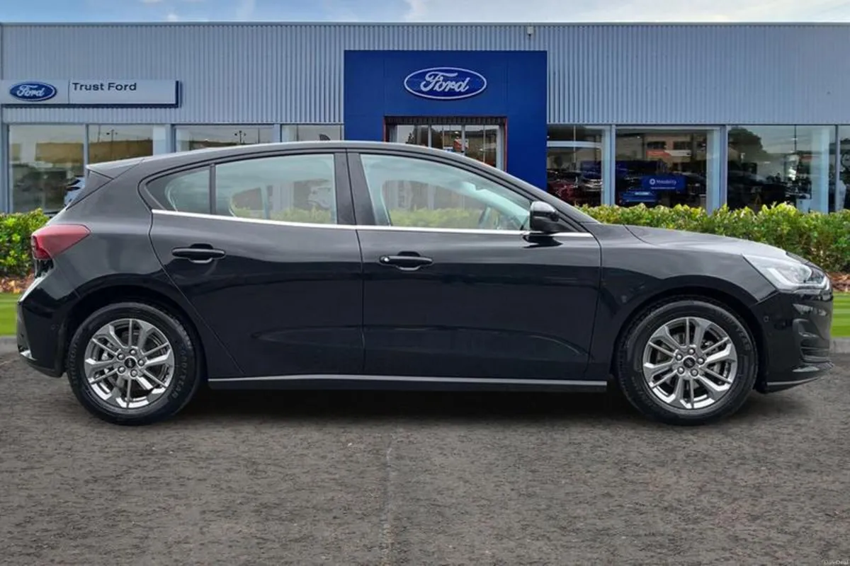 Ford Focus 1.0T EcoBoost MHEV Titanium Hatchback 5 - Image 3