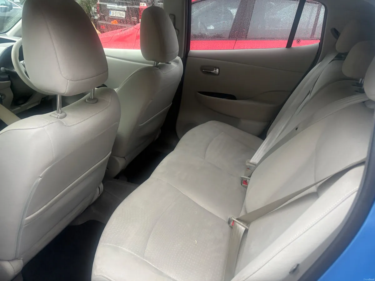 Nissan Leaf 2011 EV automatic - Image 6