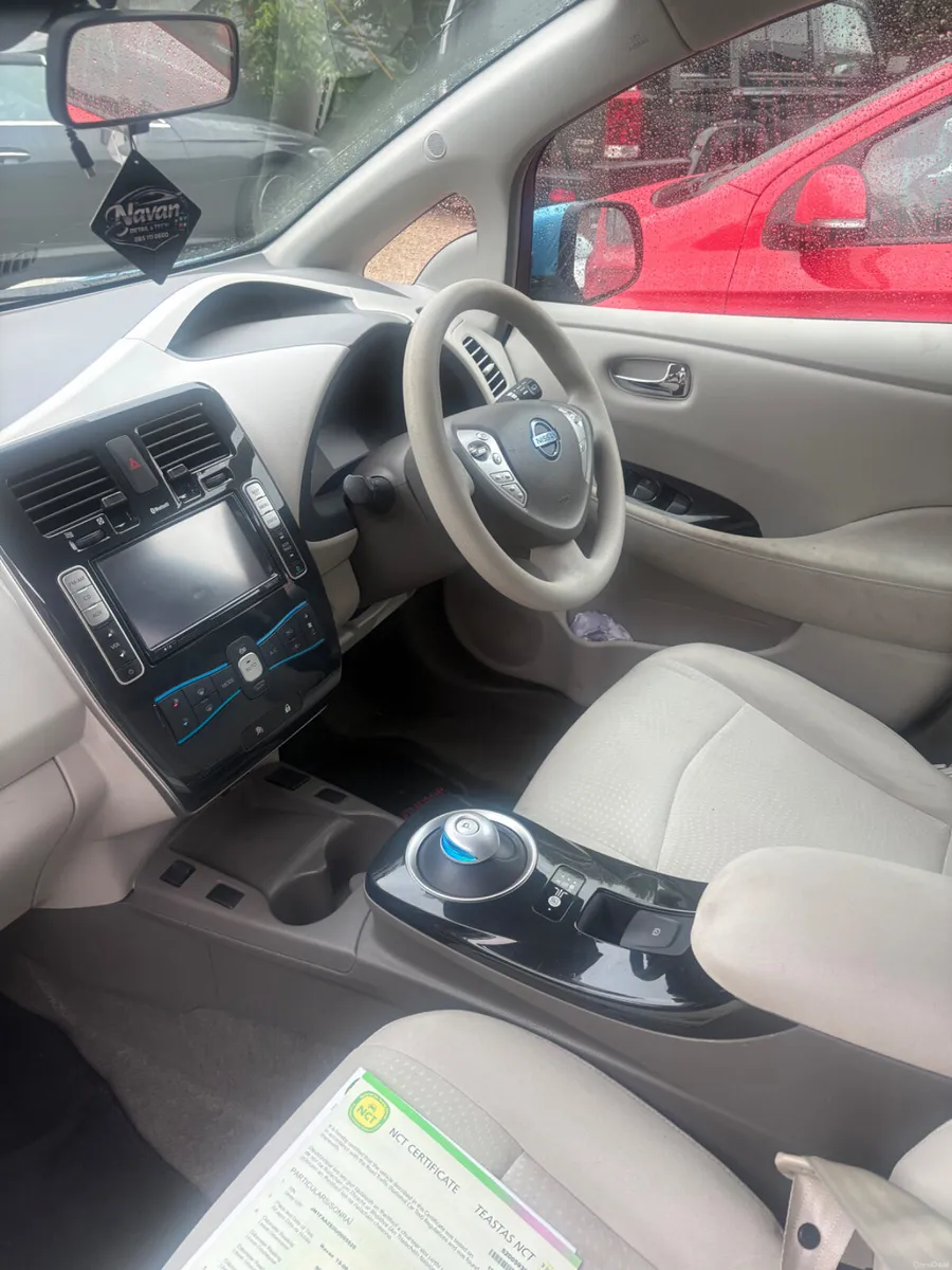 Nissan Leaf 2011 EV automatic - Image 5