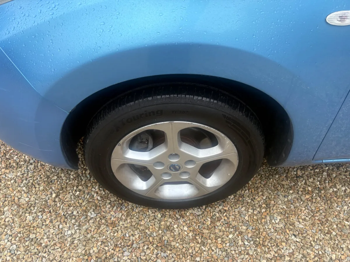 Nissan Leaf 2011 EV automatic - Image 4
