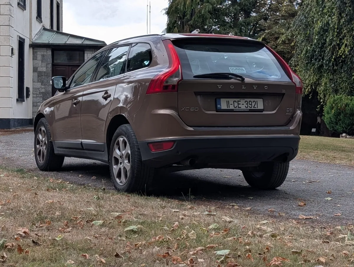 2011 VOLVO XC60 2.4 D5 SE LUXURY 5DR AWD PRO P.P. - Image 4