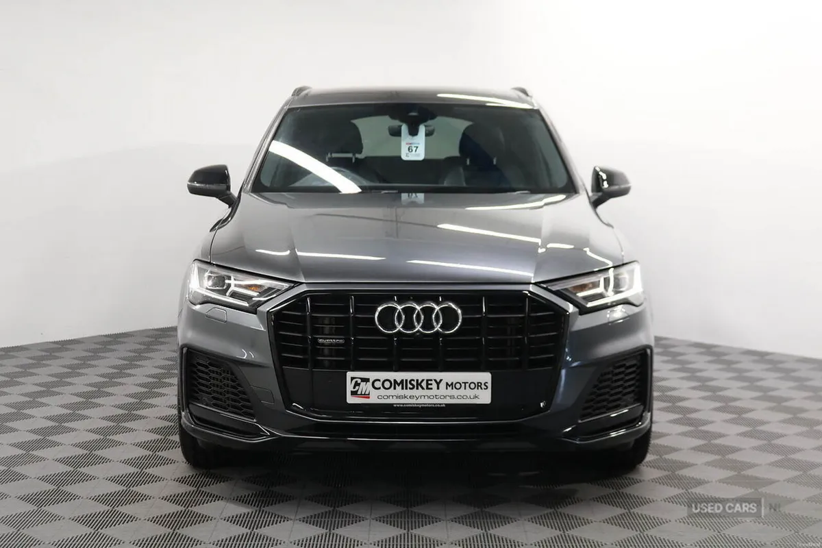 Audi Q7 TFSIe V6 Black Edition - Image 2