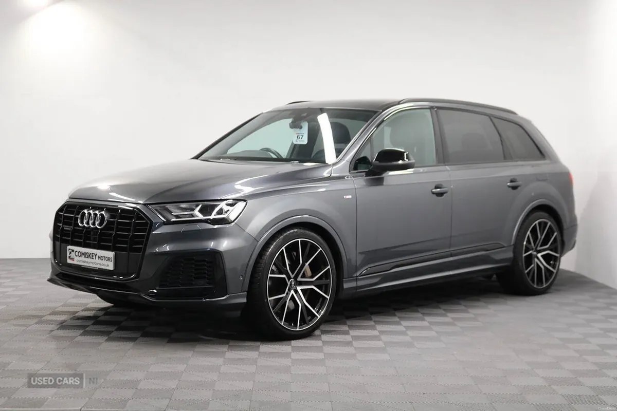Audi Q7 TFSIe V6 Black Edition - Image 3