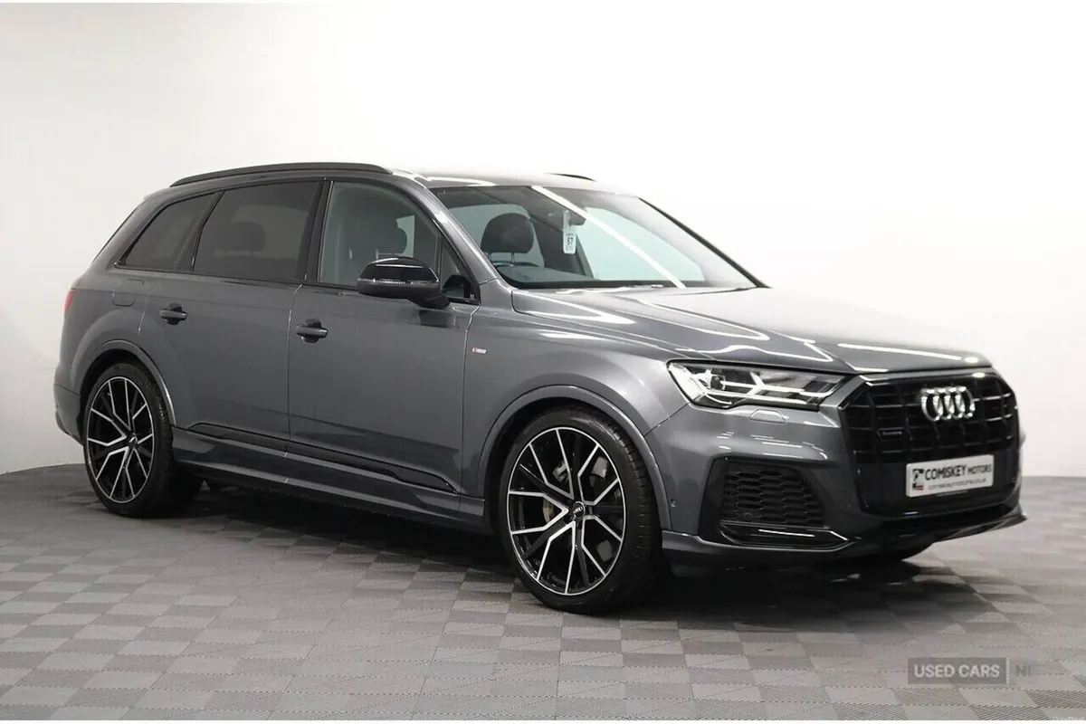 Audi Q7 TFSIe V6 Black Edition - Image 1