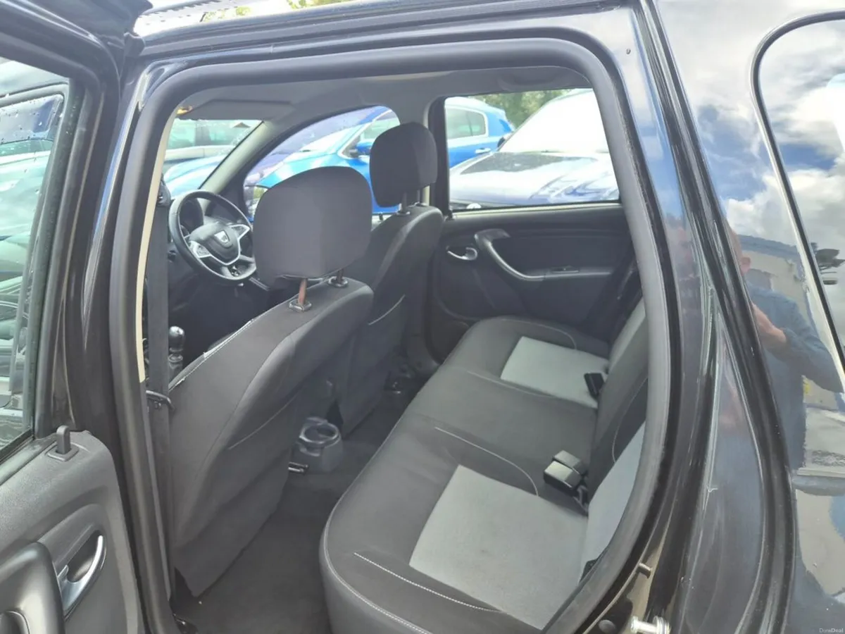 Dacia Duster Prestige 1.5 DCI 110 4X 4DR - Image 5