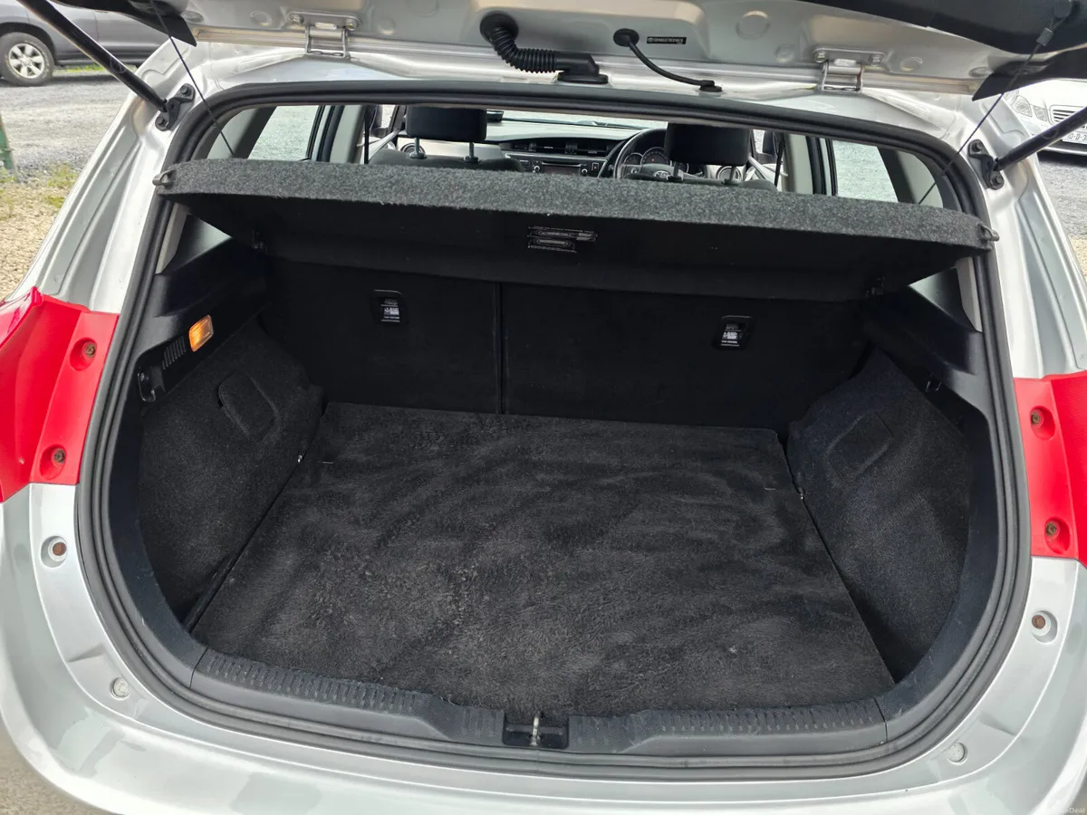 Toyota Auris Diesel Automatic 2013 - Image 6