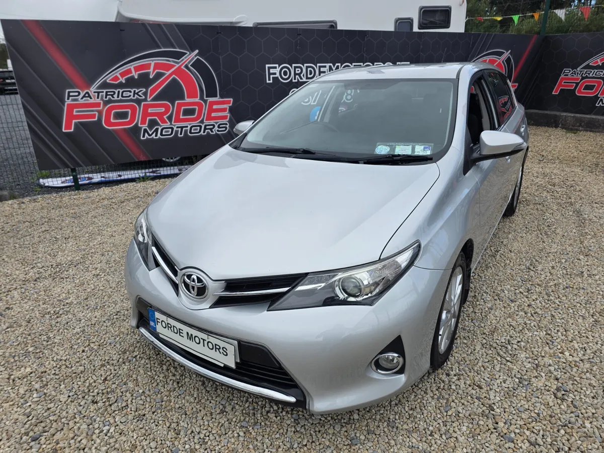 Toyota Auris Diesel Automatic 2013 - Image 2