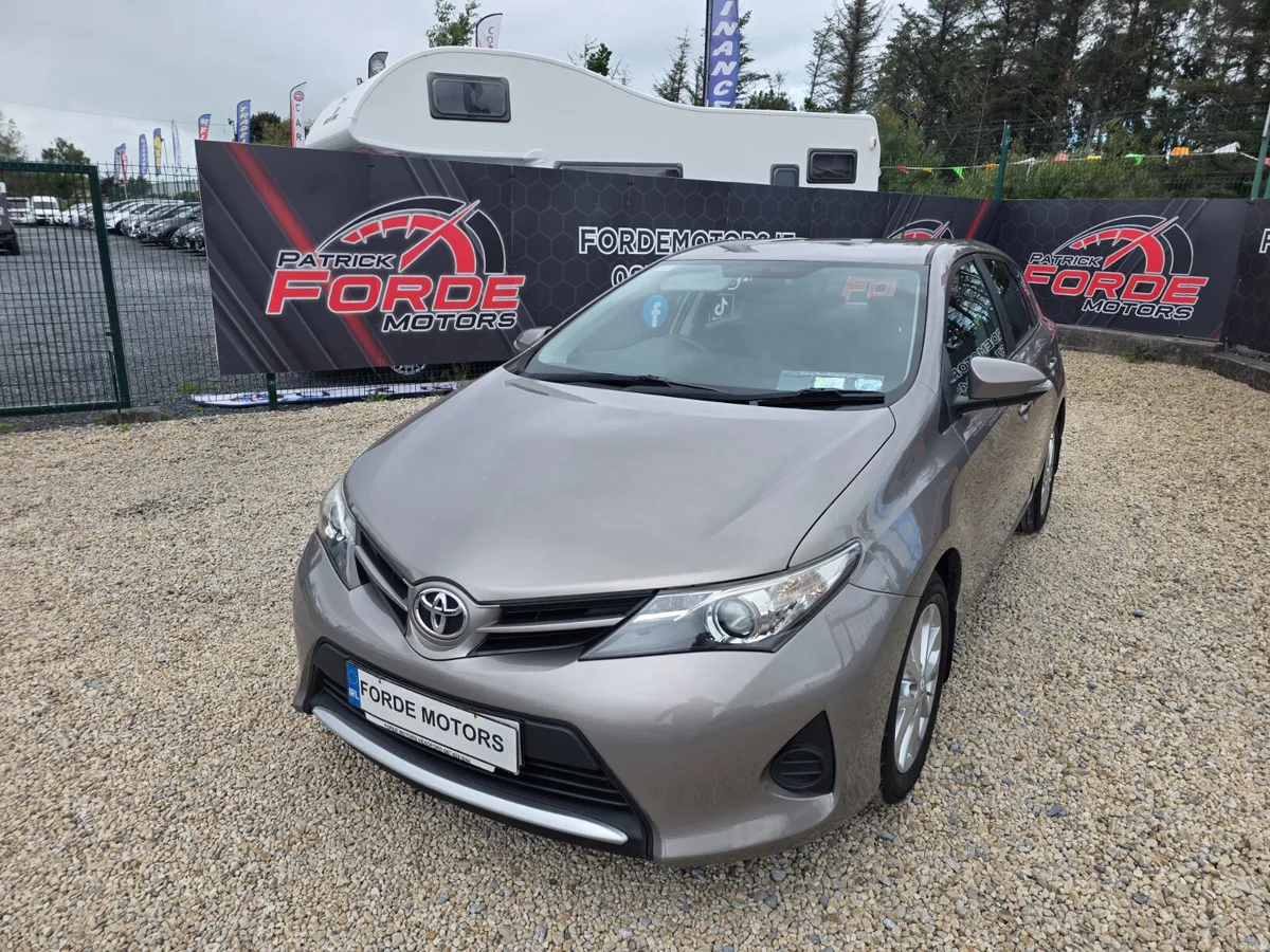 Toyota Auris 2014 - Image 2