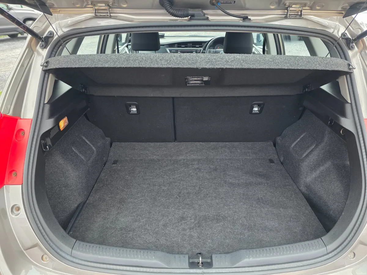 Toyota Auris 2014 - Image 6