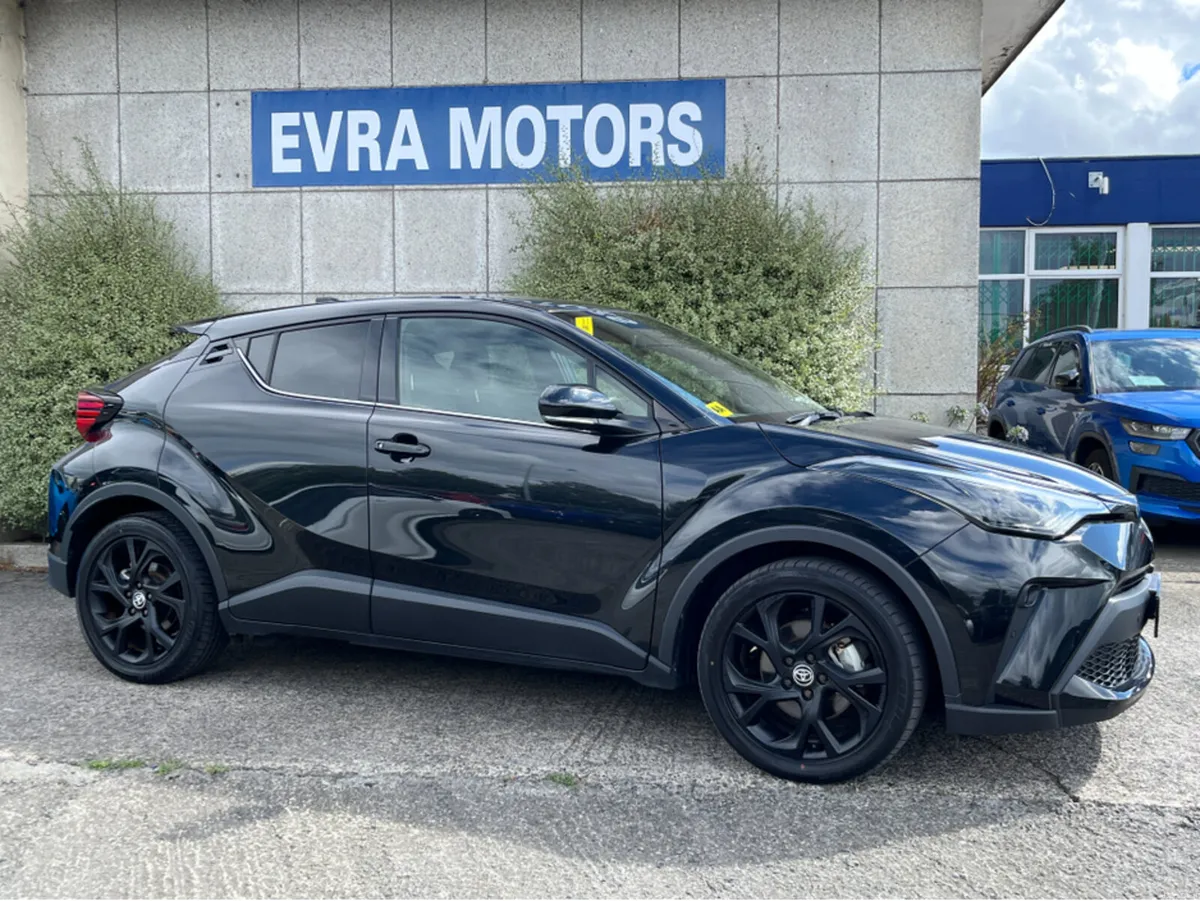 Toyota C-HR SOL NERO HYBRID AUTOMATIC 1.8 PETROL / - Image 3