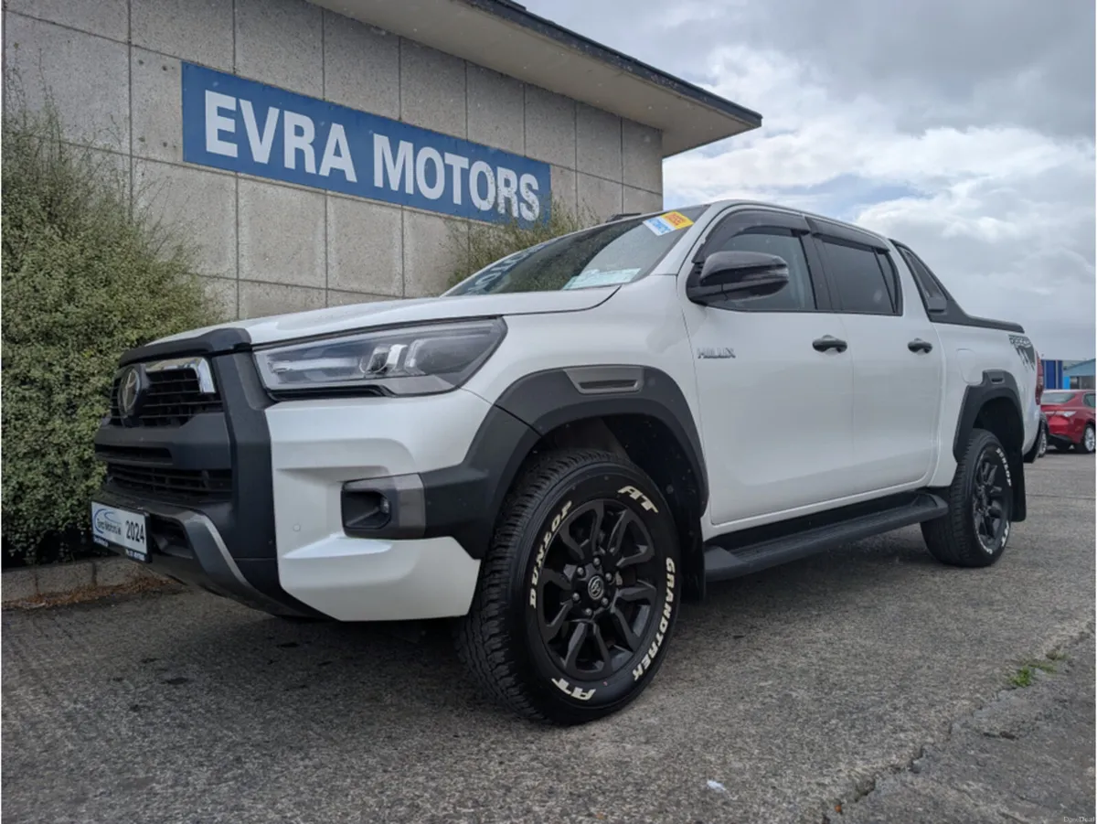 Toyota Hilux Z 4WD REVO ROCCO EDITION AUTOMATIC 2. - Image 4