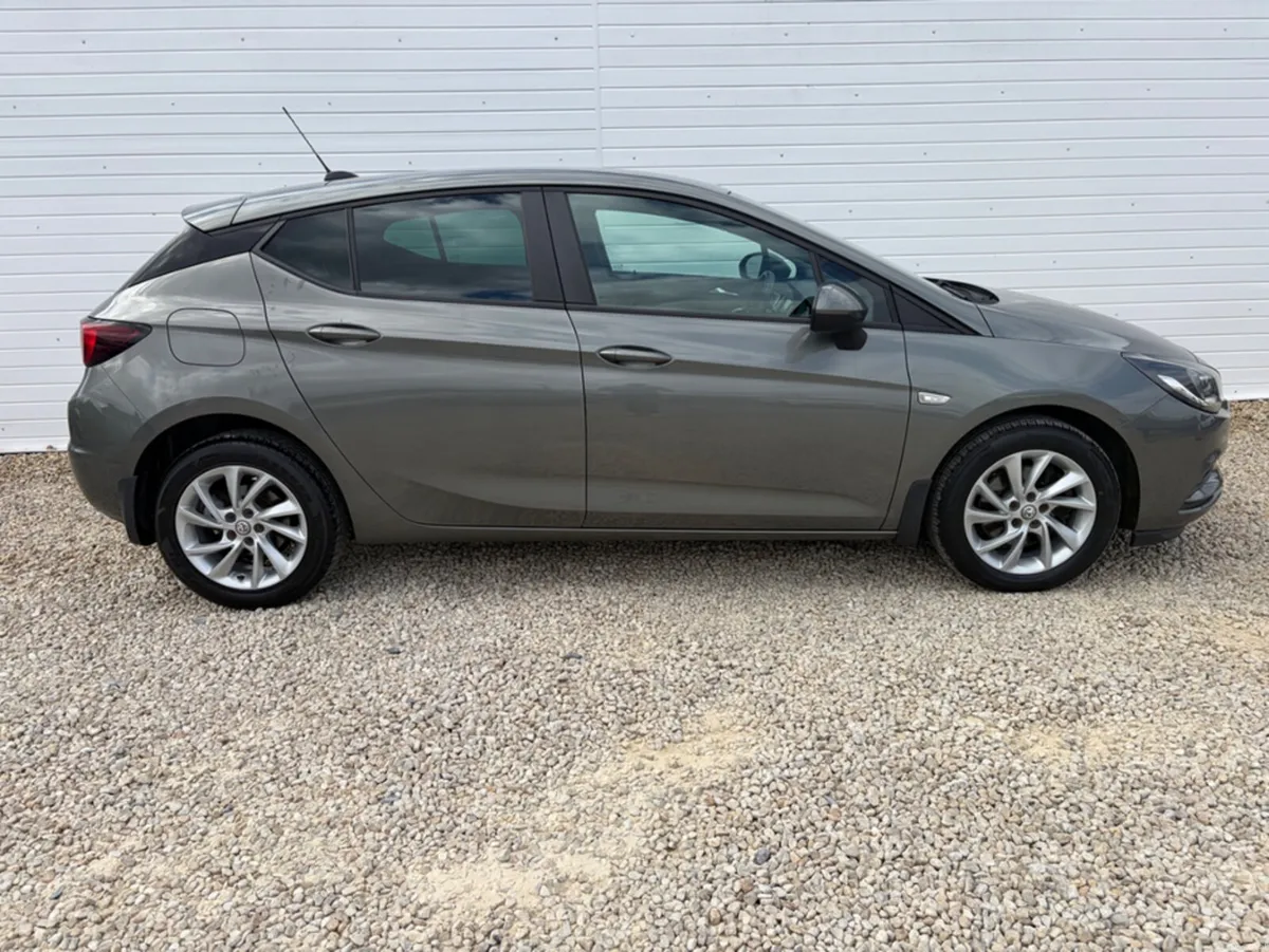 Vauxhall Astra 1.6 CDTI TECH LINE NAV 1 134BHP 5DR - Image 3