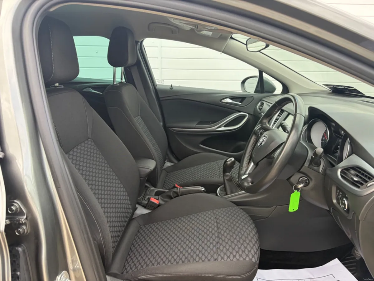 Vauxhall Astra 1.6 CDTI TECH LINE NAV 1 134BHP 5DR - Image 6