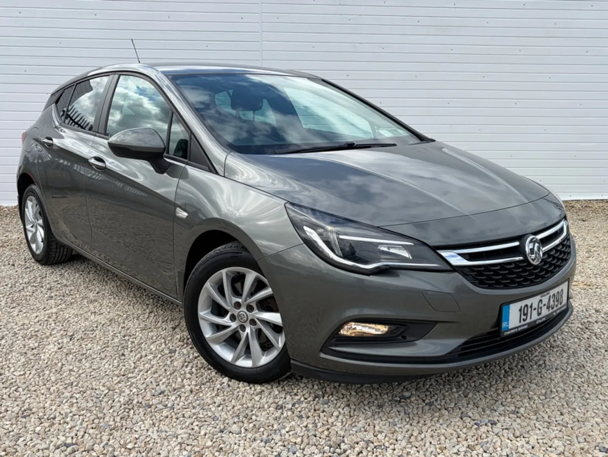 Vauxhall Astra 1.6 CDTI TECH LINE NAV 1 134BHP 5DR - Image 1