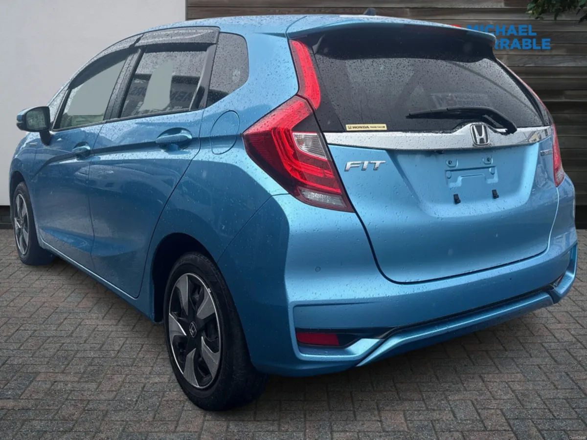 Honda Fit Hybrid Automatic - Image 3