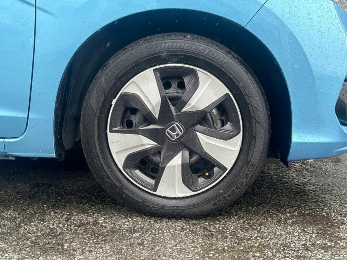 Honda Fit Hybrid Automatic - Image 5