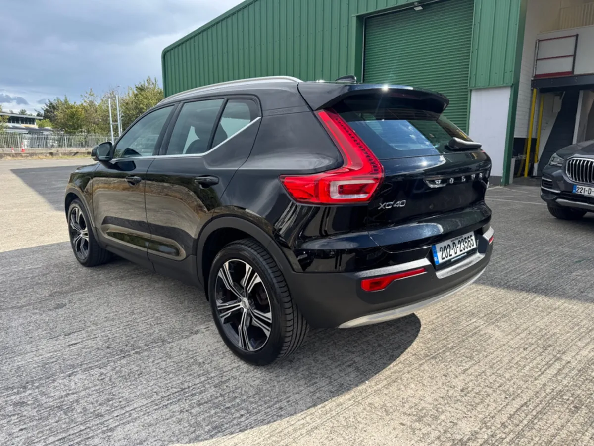 Volvo XC40 1.5 T5 INSCRIPTION PHEV 5 5DR A - Image 3