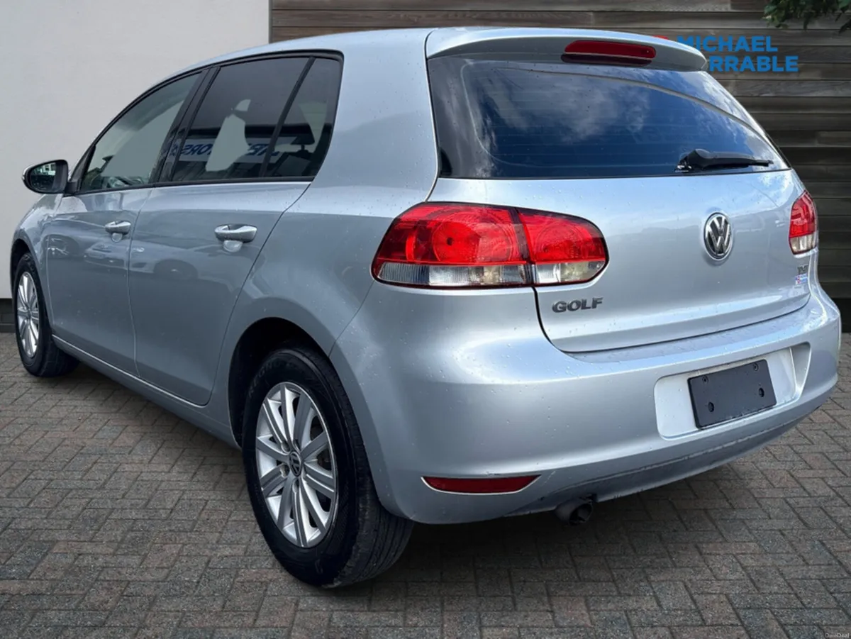 Volkswagen Golf Petrol Automatic - Image 3