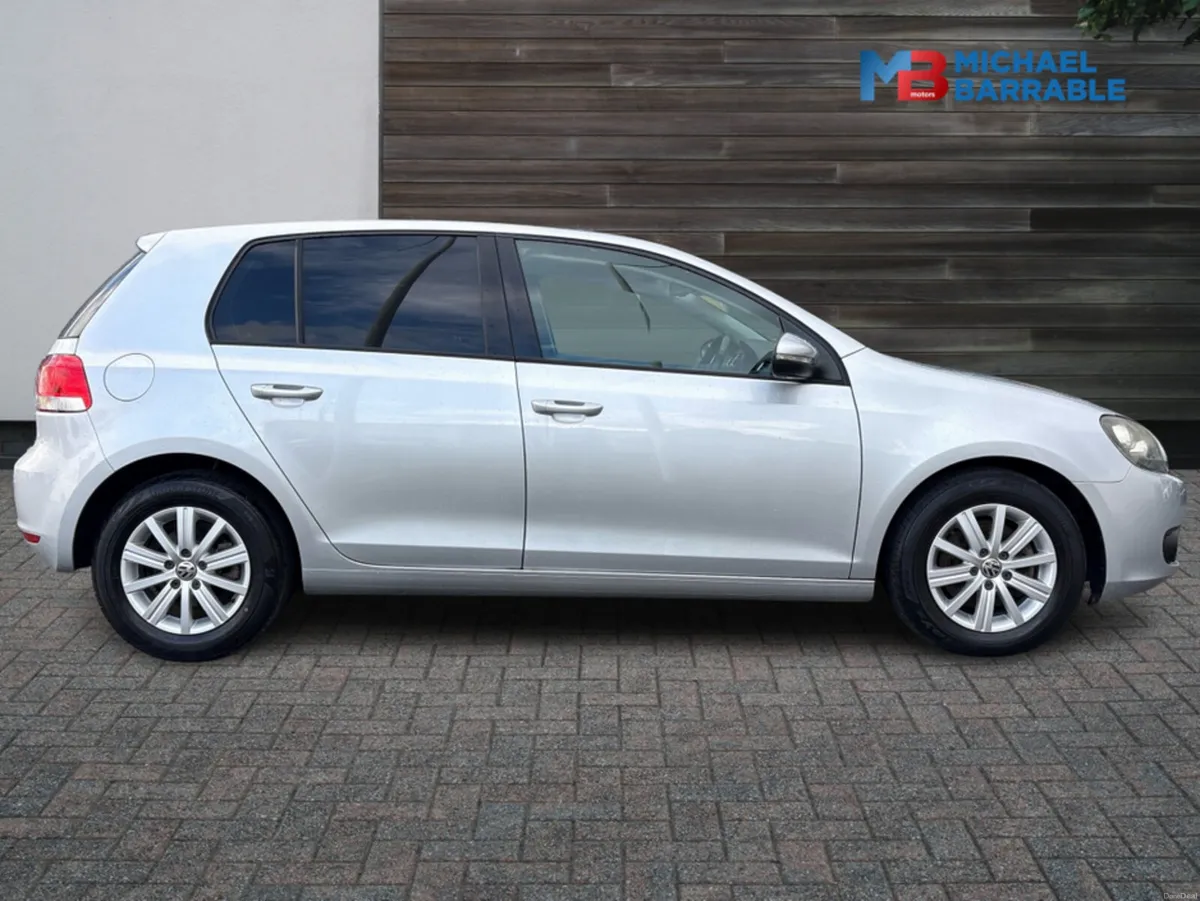 Volkswagen Golf Petrol Automatic - Image 4