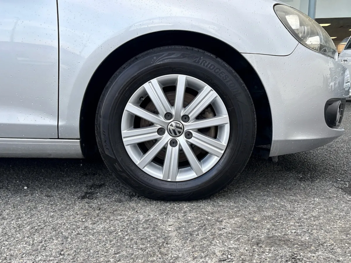 Volkswagen Golf Petrol Automatic - Image 5