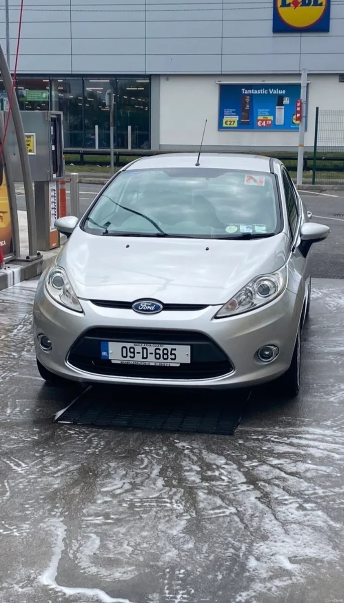 Ford fiesta titanium 1.2 petrol 2009 manual - Image 1