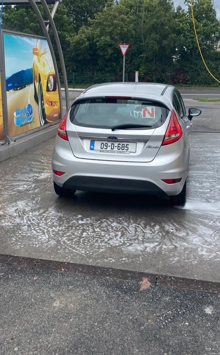 Ford fiesta titanium 1.2 petrol 2009 manual - Image 3