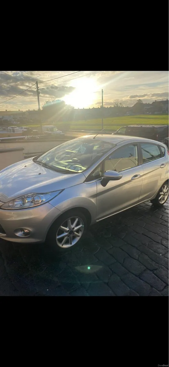 Ford fiesta titanium 1.2 petrol 2009 manual - Image 5
