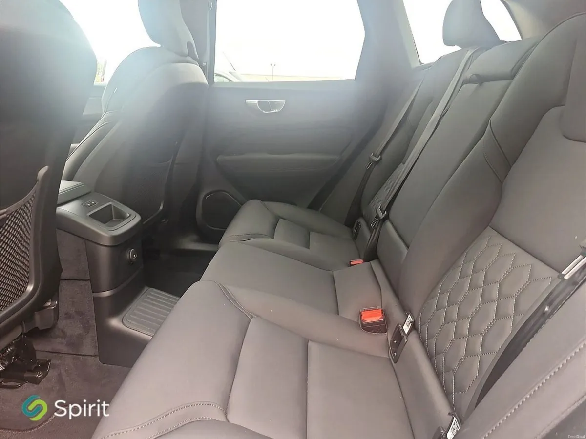 Volvo XC60 Plug In Hybrid Plus - Image 5