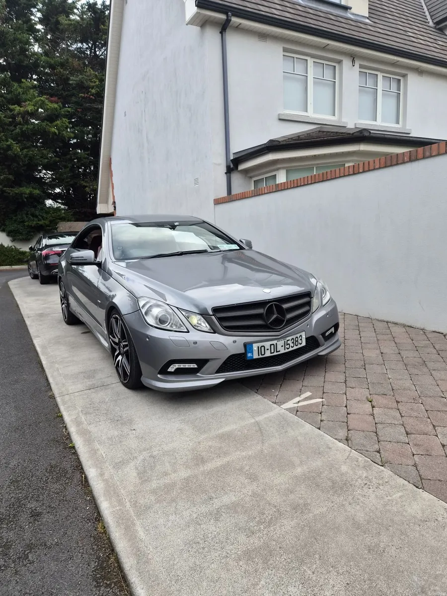 Mercedes-Benz E-Class 2010 - Image 1