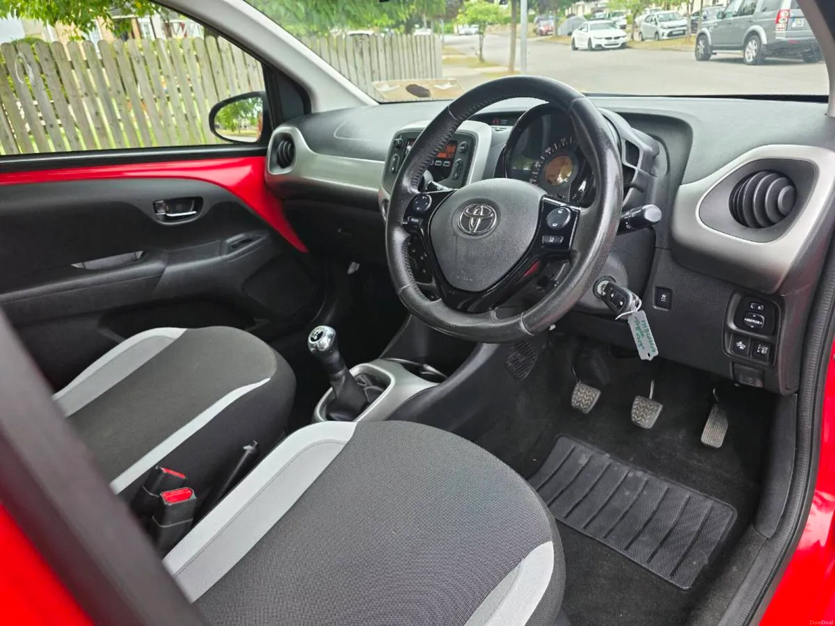 171 Toyota Aygo 1.0 X-Play New NCT 05/2028 - Image 6