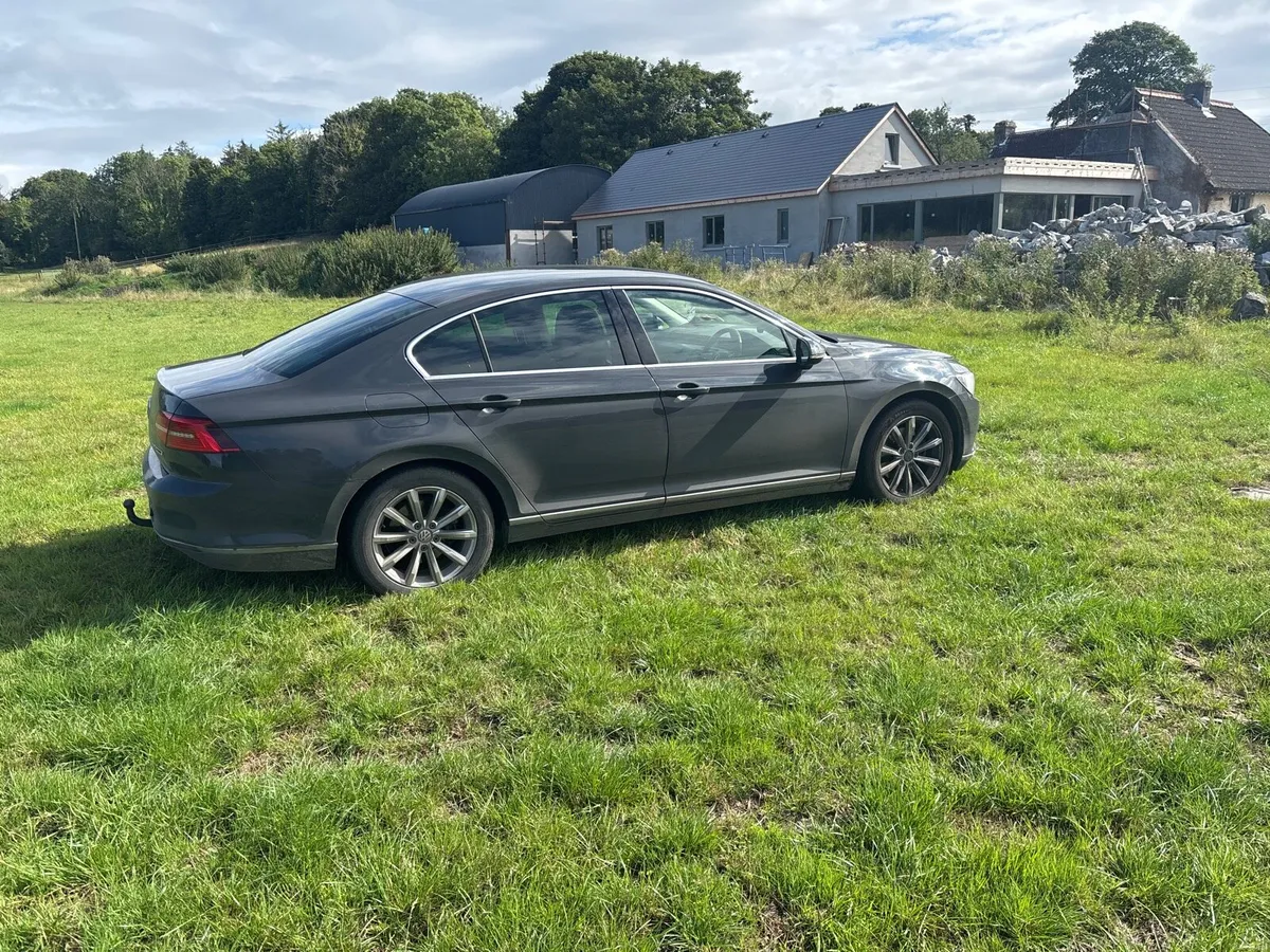 Volkswagen Passat - Image 4