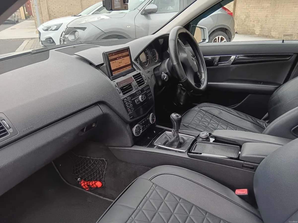 Mercedes-Benz C-Class 2010 - Image 6