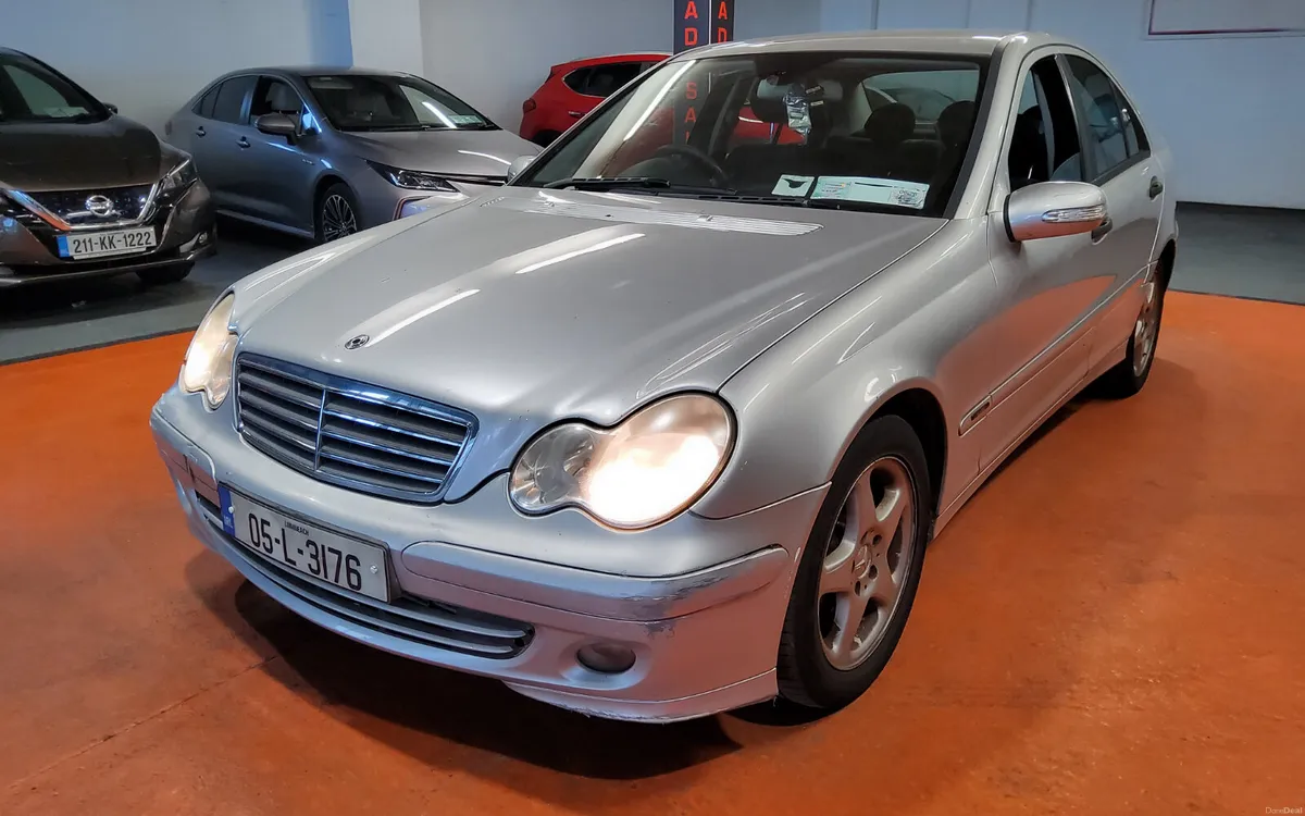 Mercedes-Benz C-Class 2005 - Image 3