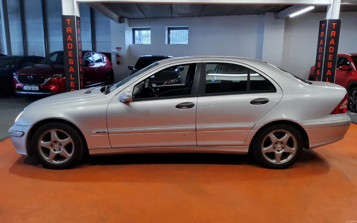 Mercedes-Benz C-Class 2005 - Image 6