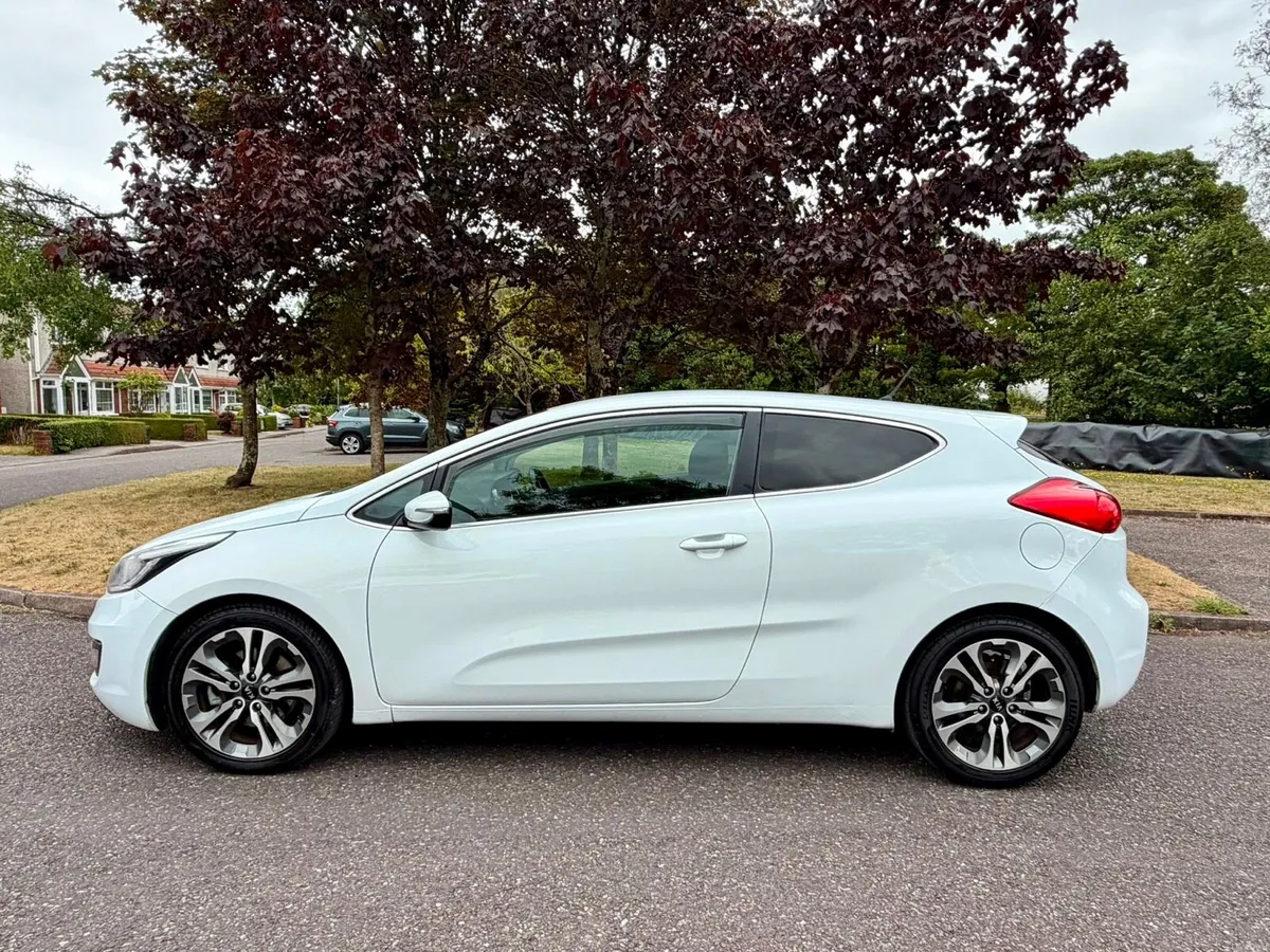 Kia ProCeed 2014 - Image 2