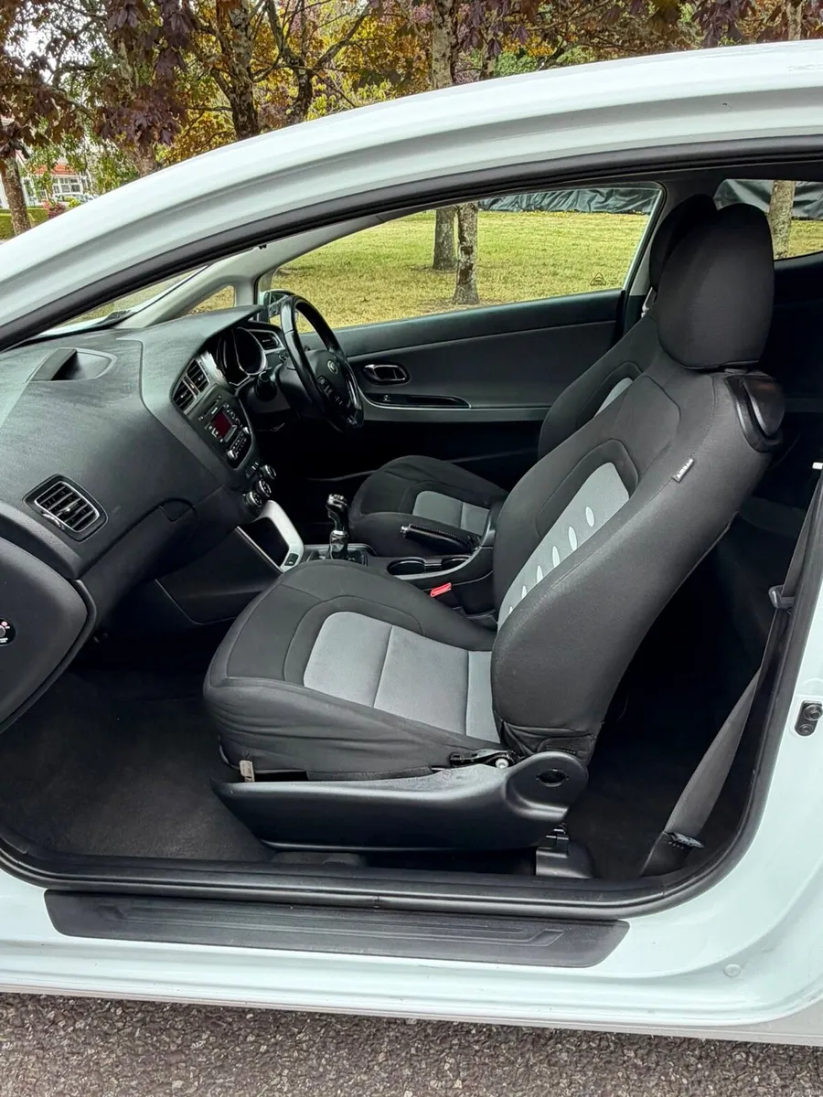 Kia ProCeed 2014 - Image 4