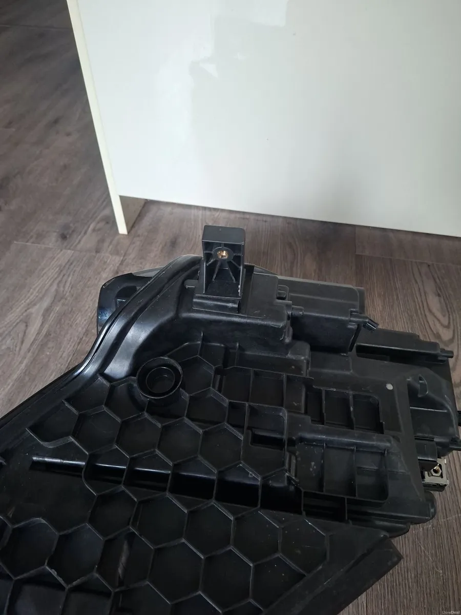Audi e-tron Headlight left side - Image 3